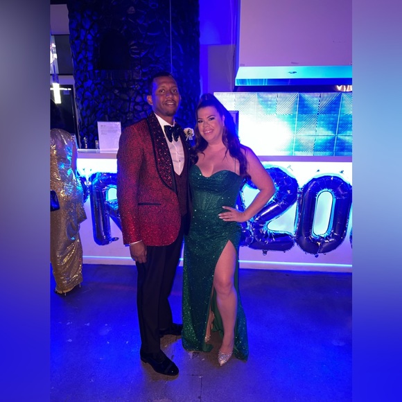 Stunning gown - Picture 2 of 5